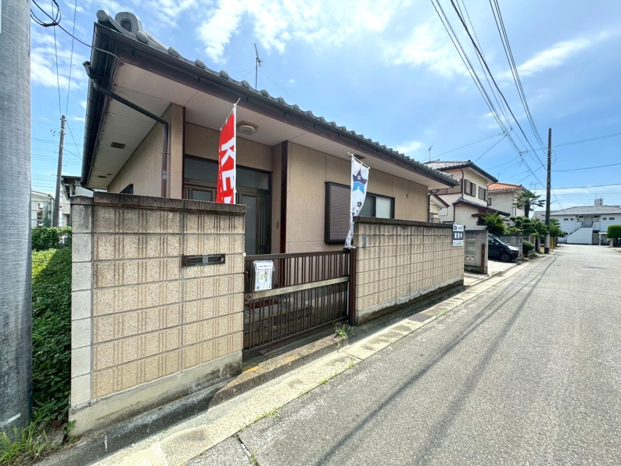 *. 外観 .*※リフォーム前写真  お買い物施設徒歩圏内で毎日のお買い物も安心です！