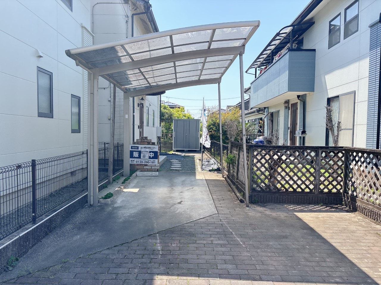 *. 外観 .*  1台分のカーポート付き♪