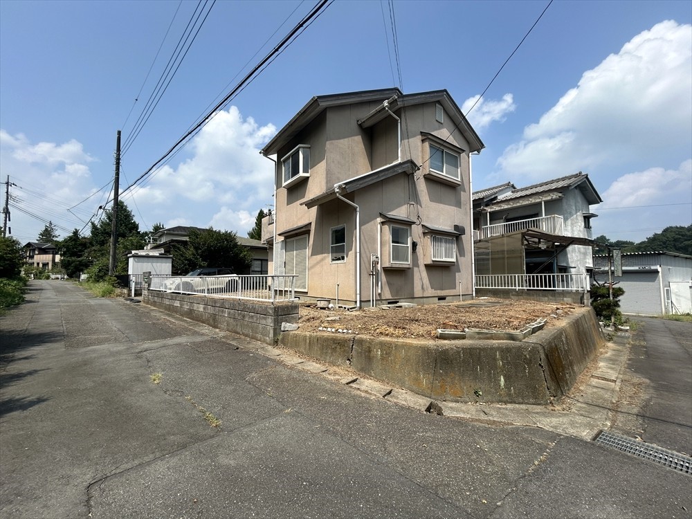 *. 外観 .* 日当たりのよい角地です♪
