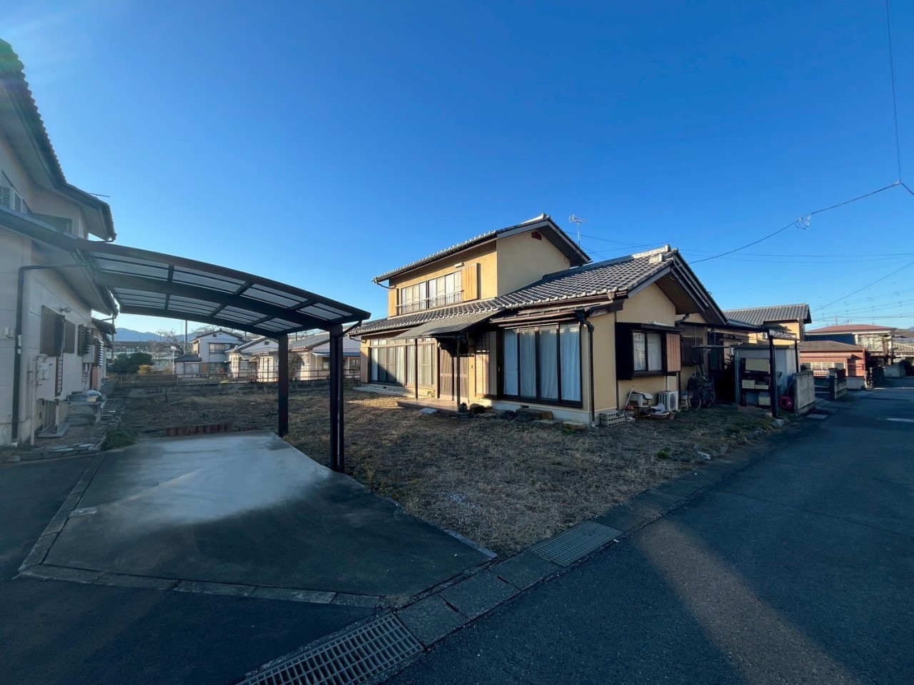 【外観】お庭には1台分のカーポートがございます♪