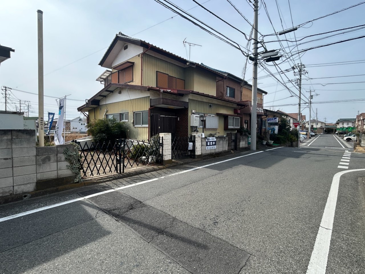 【接道】幅員が5.8ｍあり、車通りが少ないため、駐車楽々です♪