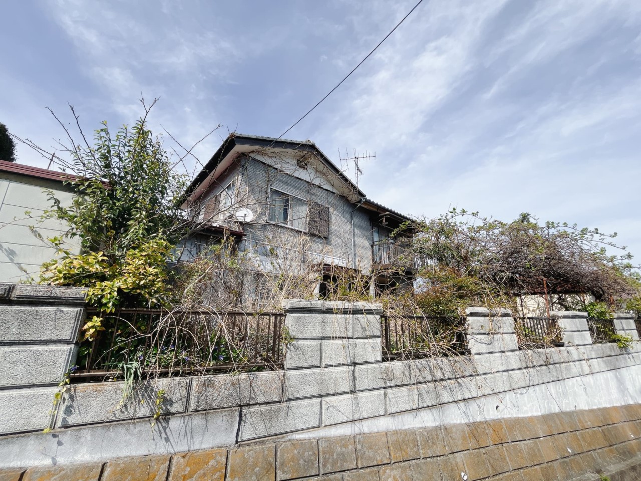 【外観】南東角地のため、日当たり風通し良好♪