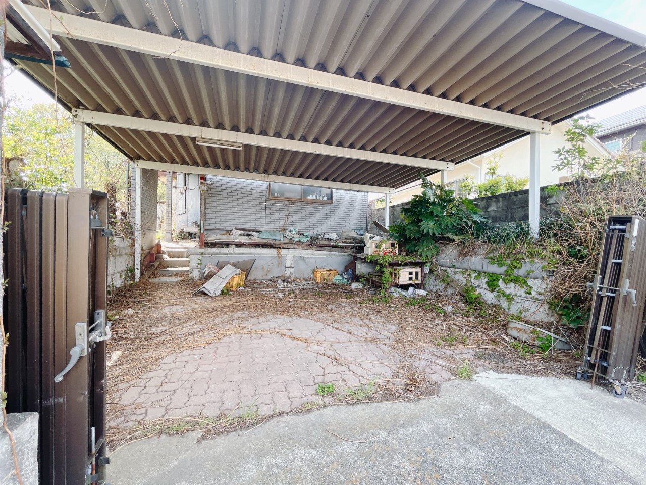 【外観】雨や雹からお車を守るカーポート付き♪