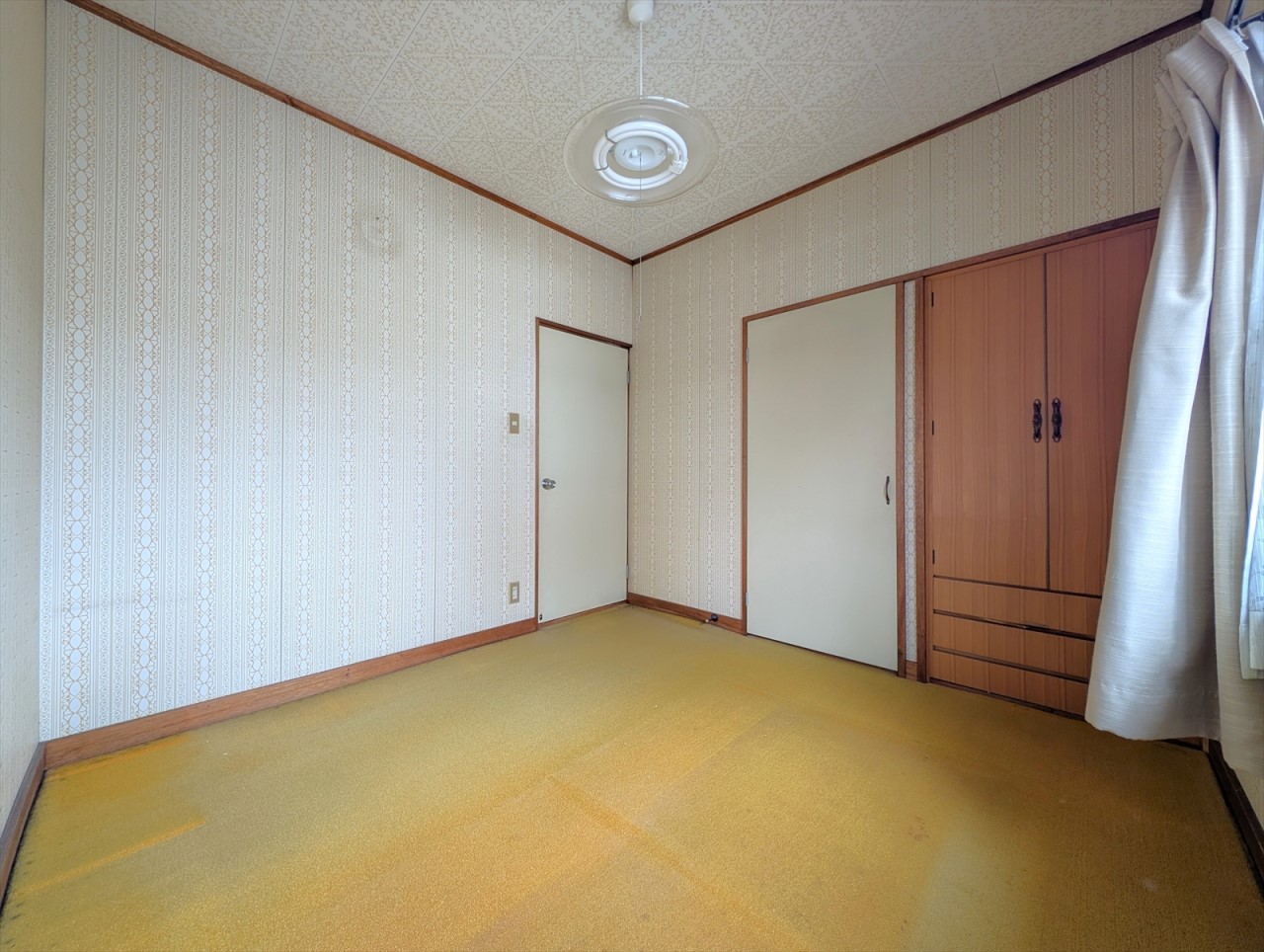 たっぷりの収納付きなのでお部屋をいつでもスッキリ保てます♪（※リフォーム前の写真です）