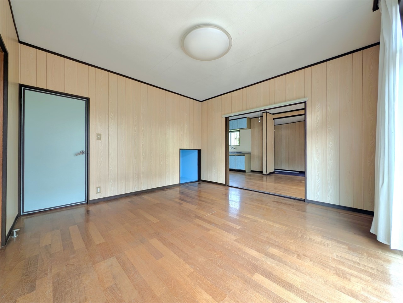 1階8帖の洋室♪客間としても使える広さがあります！！（現地内観2025.8月撮影）※リフォーム前の写真です。