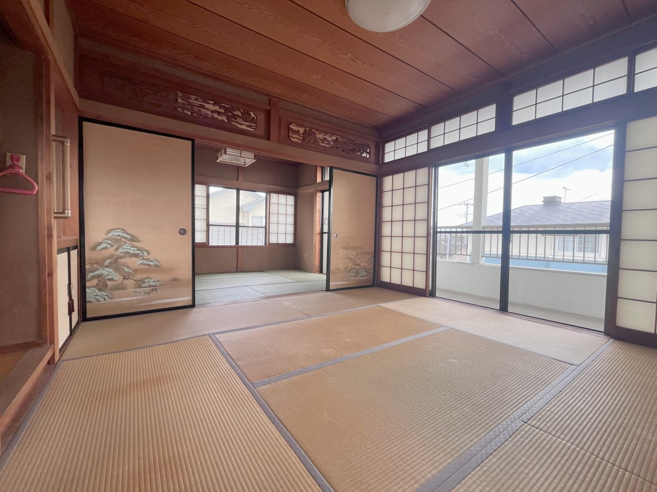 ２階は７帖の洋室が２部屋あります♪明るく過ごしやすい空間です♪※リフォーム前の写真です。（２０２５．９月撮影）