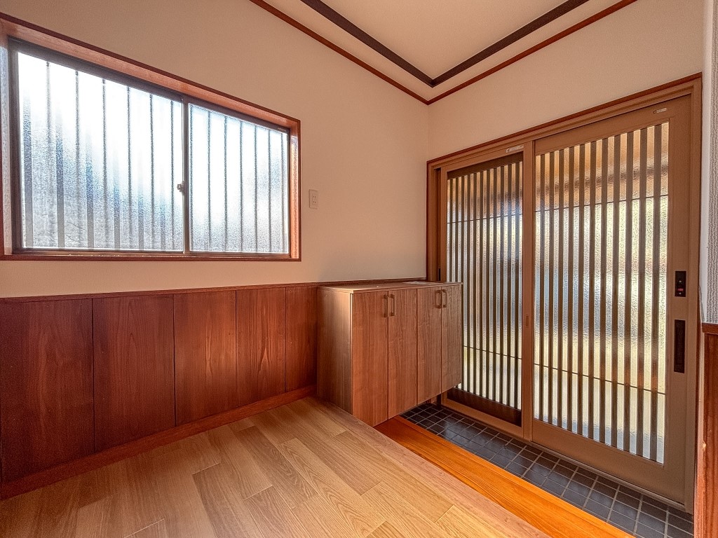 【リフォーム後　玄関】靴箱付きで玄関周りをすっきり保てます♪※2026年2月撮影