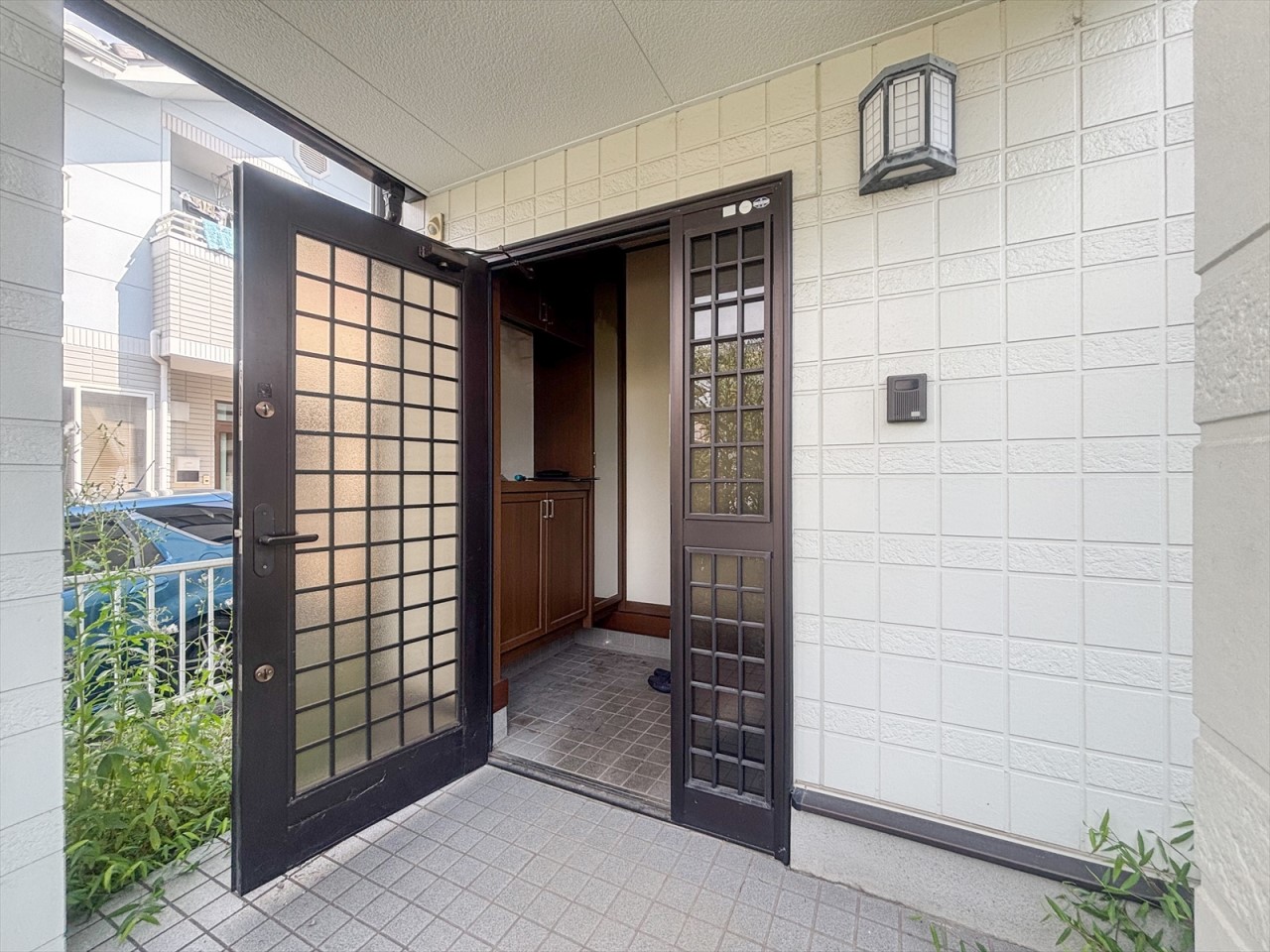 【玄関】明るい玄関が来る人をもてなします♪（2025年11月撮影）