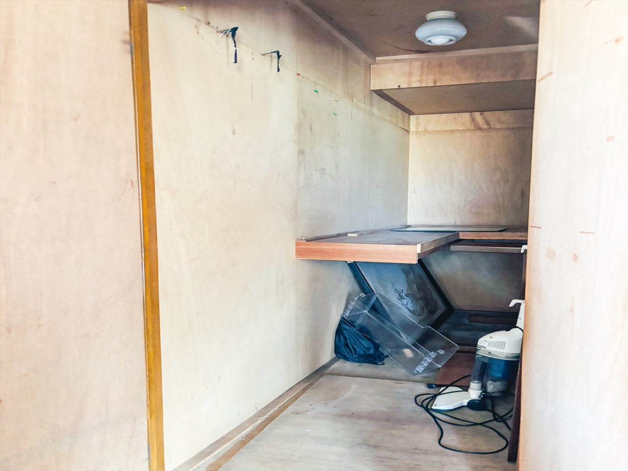 【1階廊下】1階廊下にも大容量の収納スペースがございます♪掃除用を収納したり、日用品のストックを収納したりできるので、お部屋をより広く活用できます♪（2026年1月撮影）