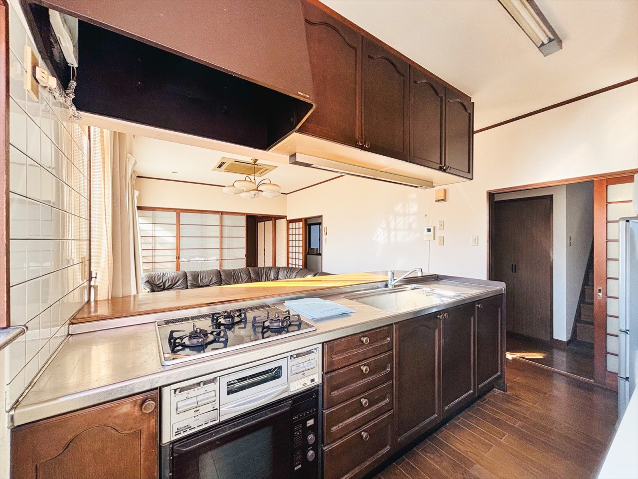 【キッチン】お料理ががしやすい広々キッチンです♪カウンターがあるのでお料理の配膳も楽々！（2026年1月撮影）