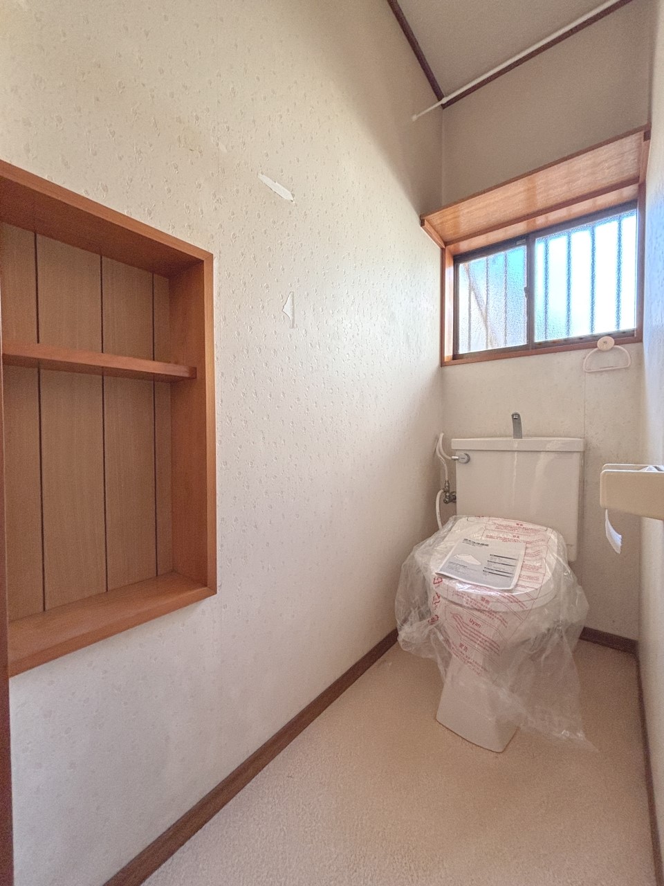 【トイレ】ウォシュレット機能付きの洋式トイレです。（2026年2月撮影）