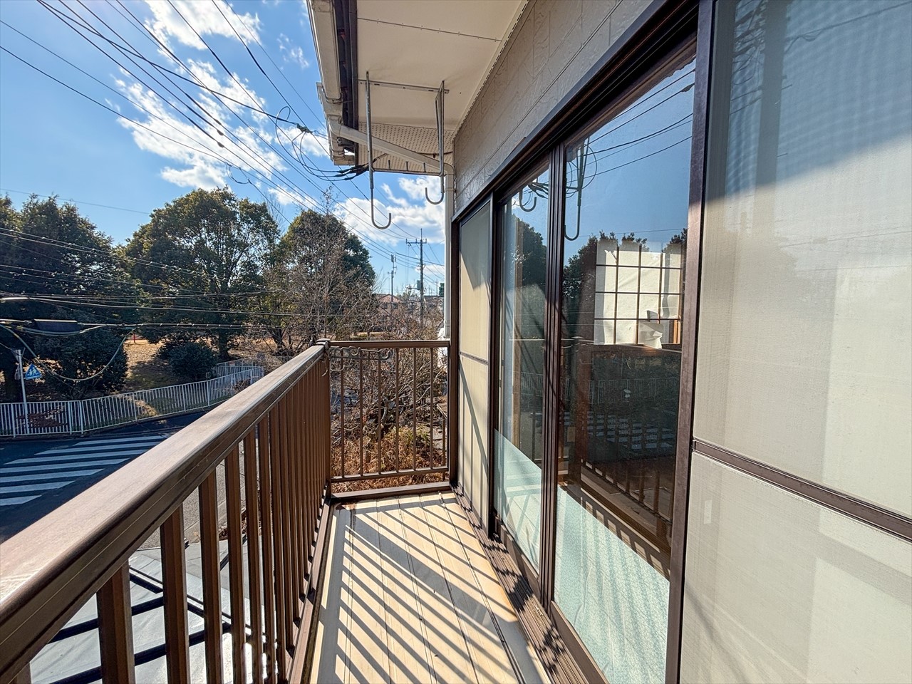 【バルコニー】南向きバルコニーで濯物はもちろん、室内も明るく（2026年2月撮影）