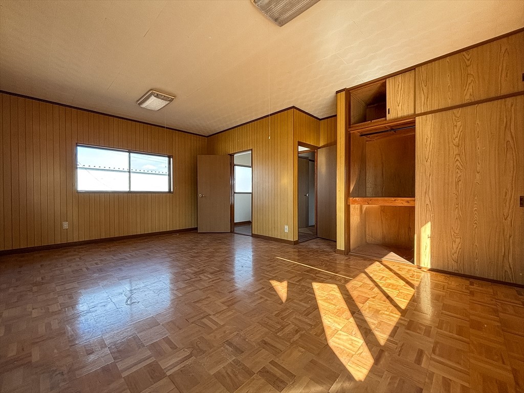 【洋室】明るく過ごしやすい空間です♪（2026年2月撮影）※リフォーム前写真