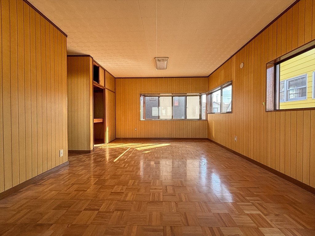 【洋室】広さがあるので家具を置いてもゆったりと過ごせます♪（2026年2月撮影）※リフォーム前写真