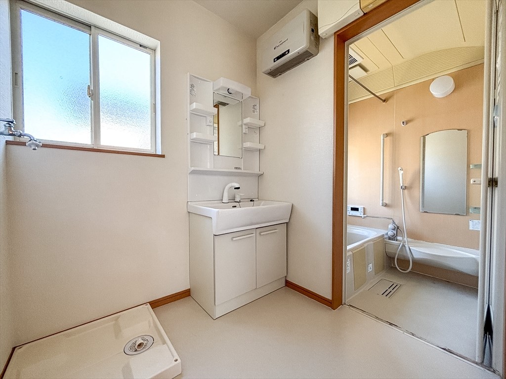 【洗面化粧台】洗面化粧台は令和7年10月に新しい物に交換しました♪（2026年4月撮影）※リフォーム前写真