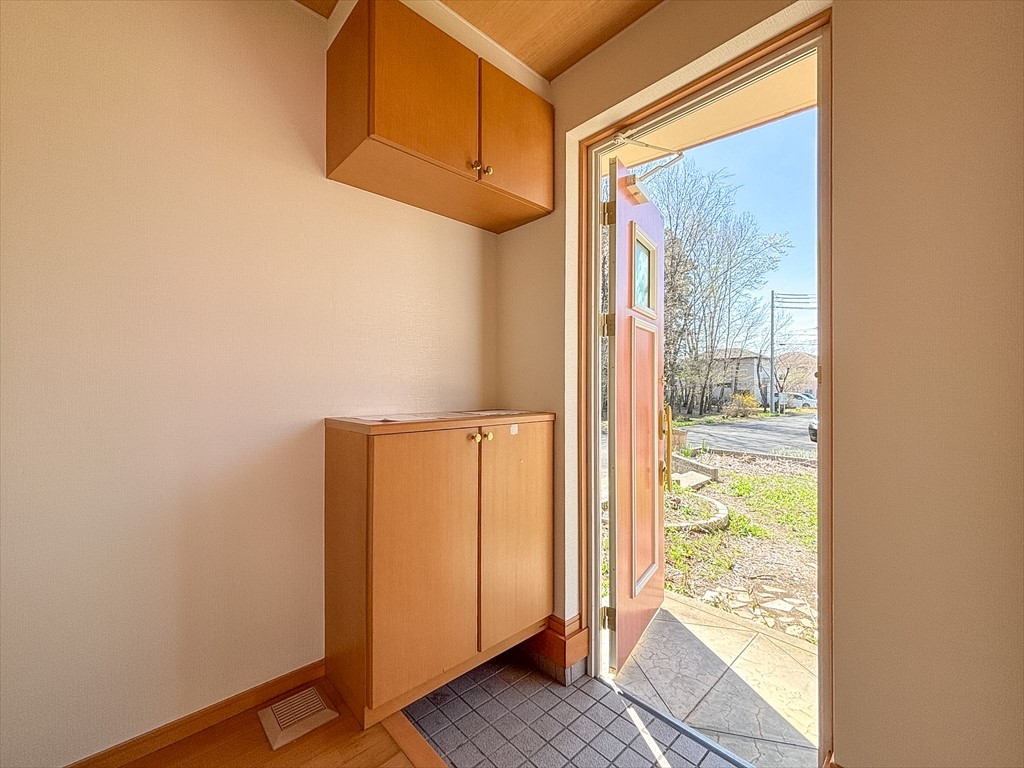 【玄関】靴箱付きで玄関周りをすっきり保てます♪（2026年4月撮影）※リフォーム前写真