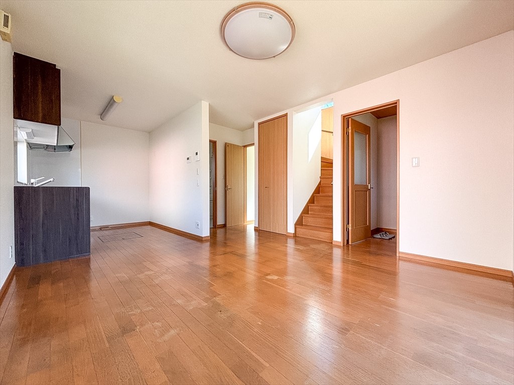 【リビング】12.8帖で開放感のある過ごしやすいリビングです♪（2026年4月撮影）※リフォーム前写真