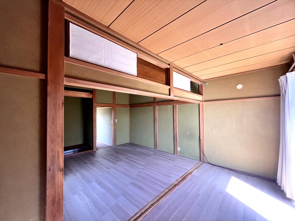【12.7帖洋室】大きな窓で明るいお部屋　（2026年5月撮影）