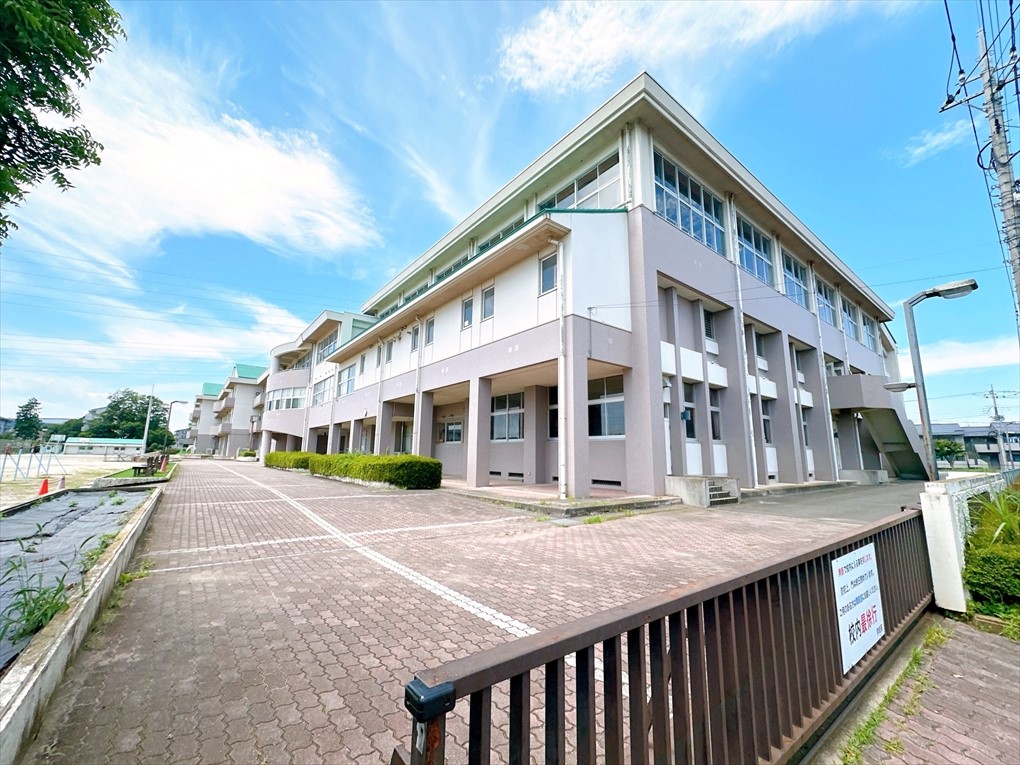 下野市立南河内第二中学校(700m)-「自ら考え学ぶ生徒（確かな学力）」「思いやりのある生徒（豊かな人間性）」「体力と気力をきたえる生徒（健康・体力）」を教育目標とする小学校です♪