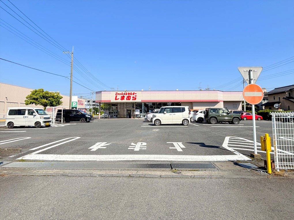 ファッションセンターしまむら自治医大店(350m)-《営業時間 10:00-19:00》歩いて行ける距離にあるので、お洋服や寝具などのちょっとした買い物にも便利です♪