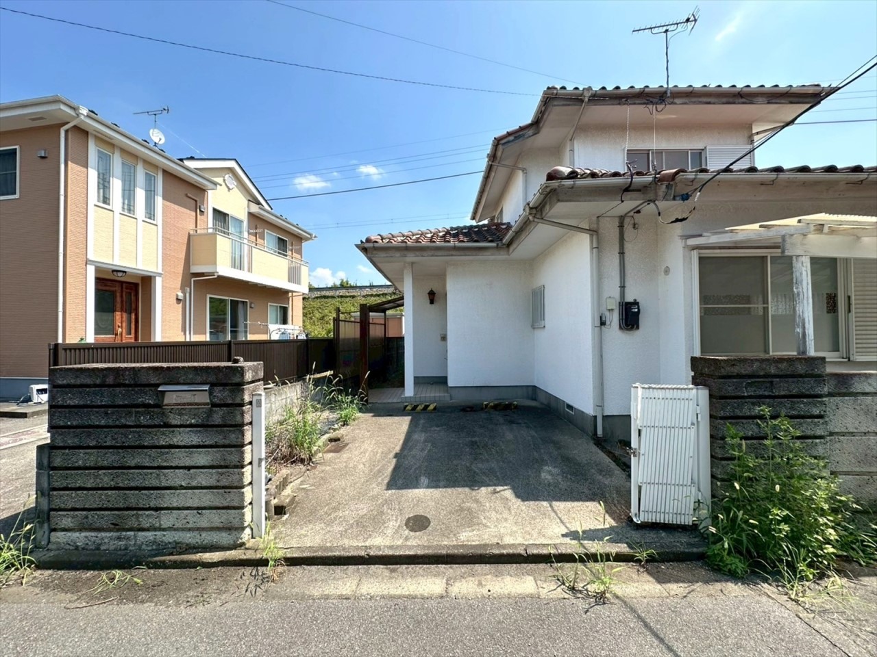 （現地外観2025.8月撮影）※リフォーム前の写真です。