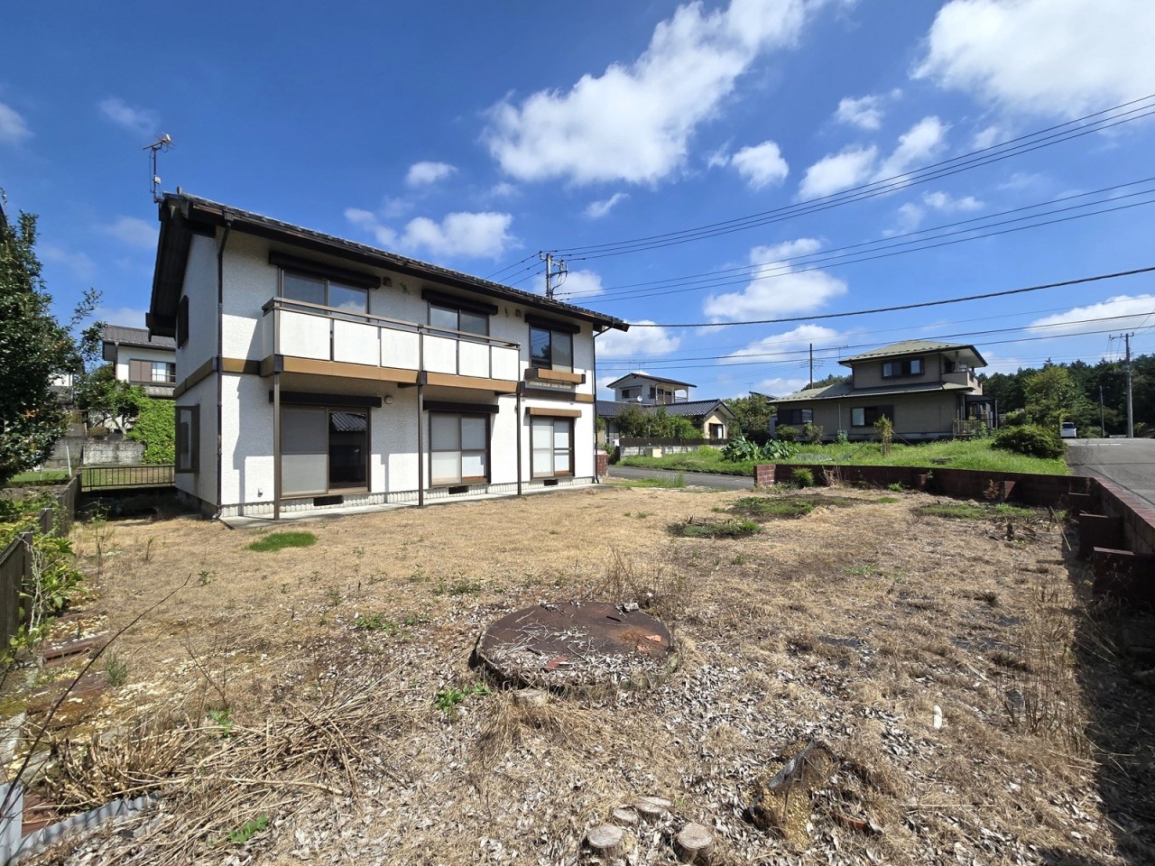 お庭が広いので、来客時も駐車場の心配が要りません♪※現況販売となります。2025.9月撮影