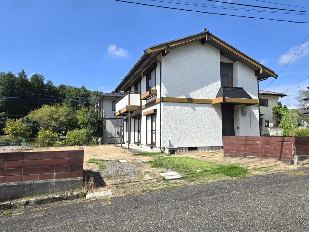 前面道路が広いので駐車もラクラク♪※現況販売となります。2025.9月撮影