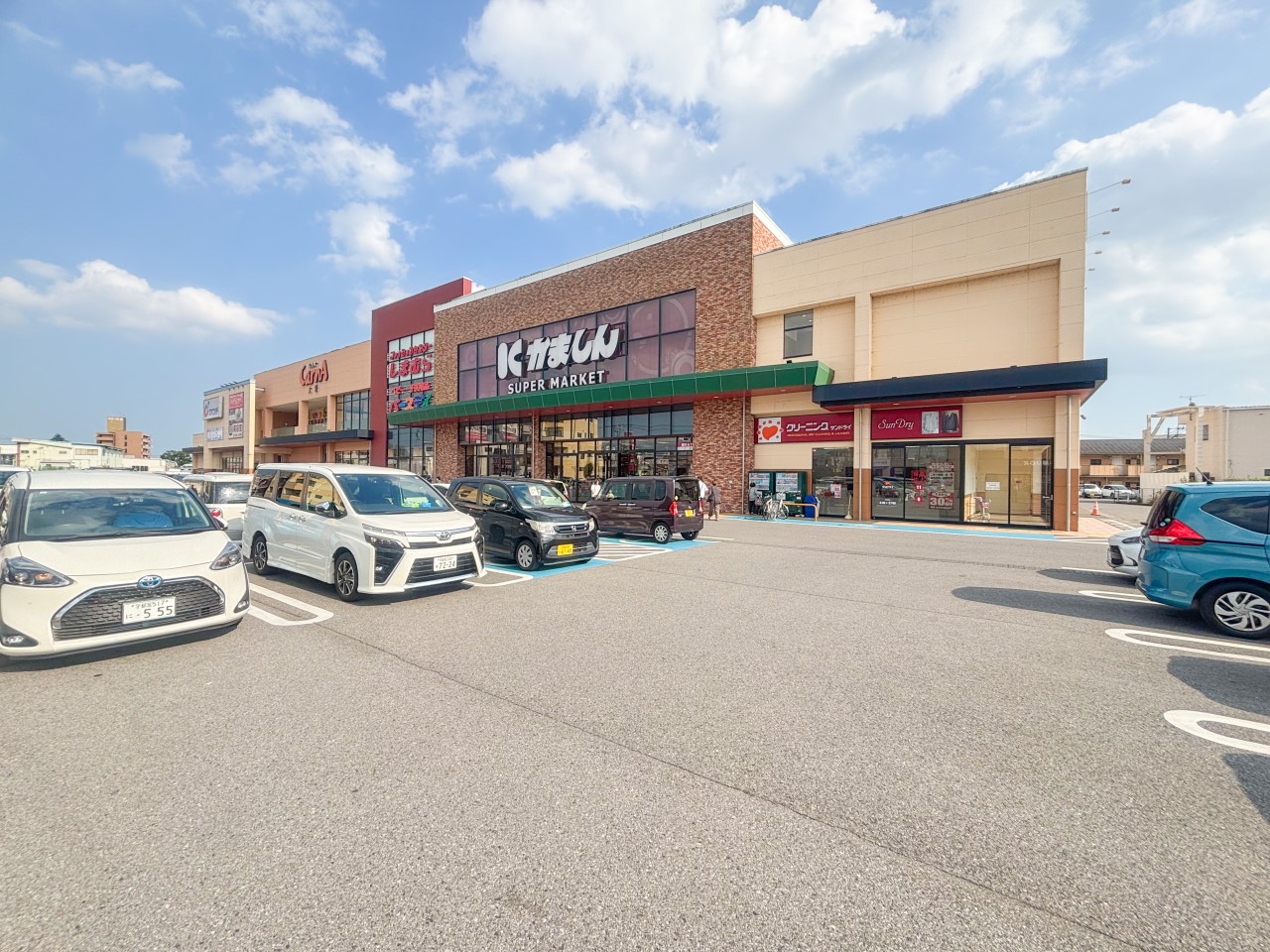 かましんカルナ大曽店(1600m)-
