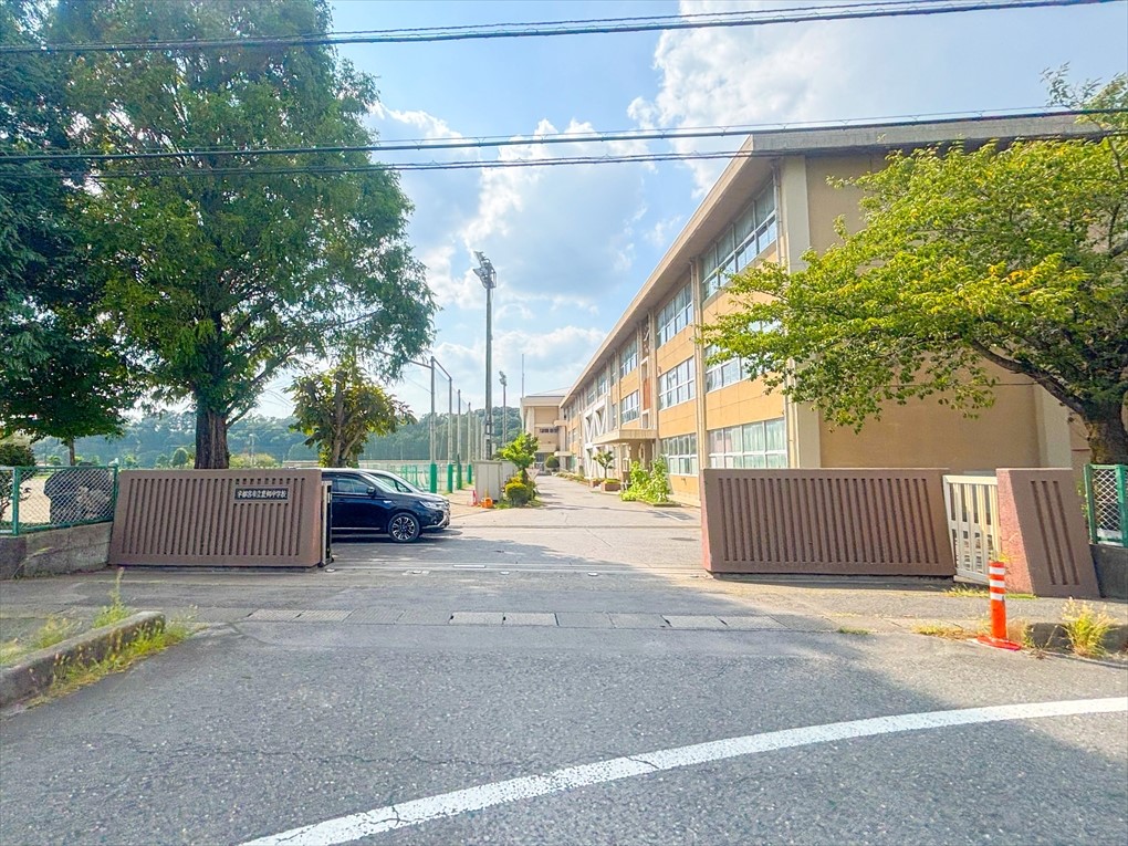 豊郷中学校(2300m)-