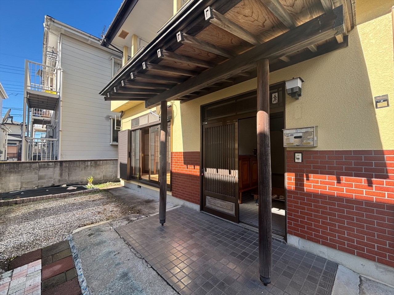 【玄関】広々としたゆとりのある玄関です！※リフォーム前写真（2025年11月撮影）