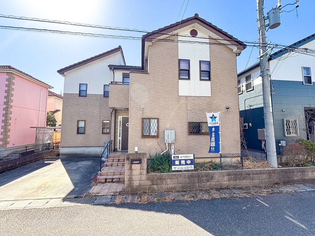 【外観】北道路だから道路から家の中が見えにくく、人の目を気にすることなく生活できます♪（2026年3月撮影）