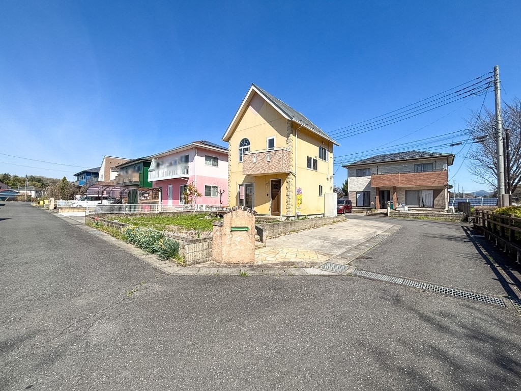 【外観】駐車スペース2台分あります♪（2026年4月撮影）※リフォーム前写真