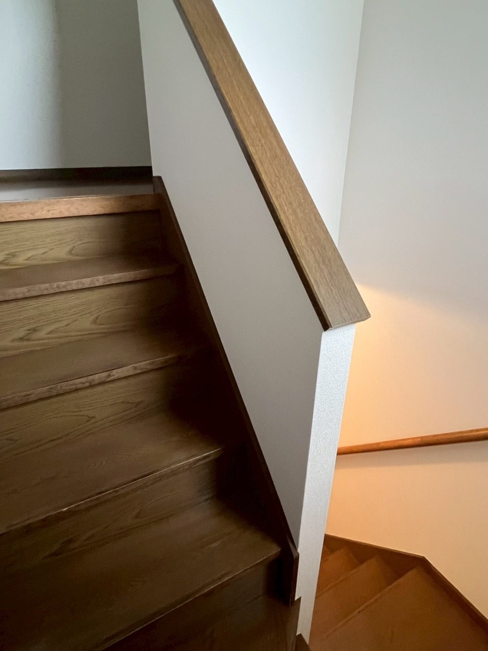 【階段】※リフォーム後の写真です。（2026年１月撮影）