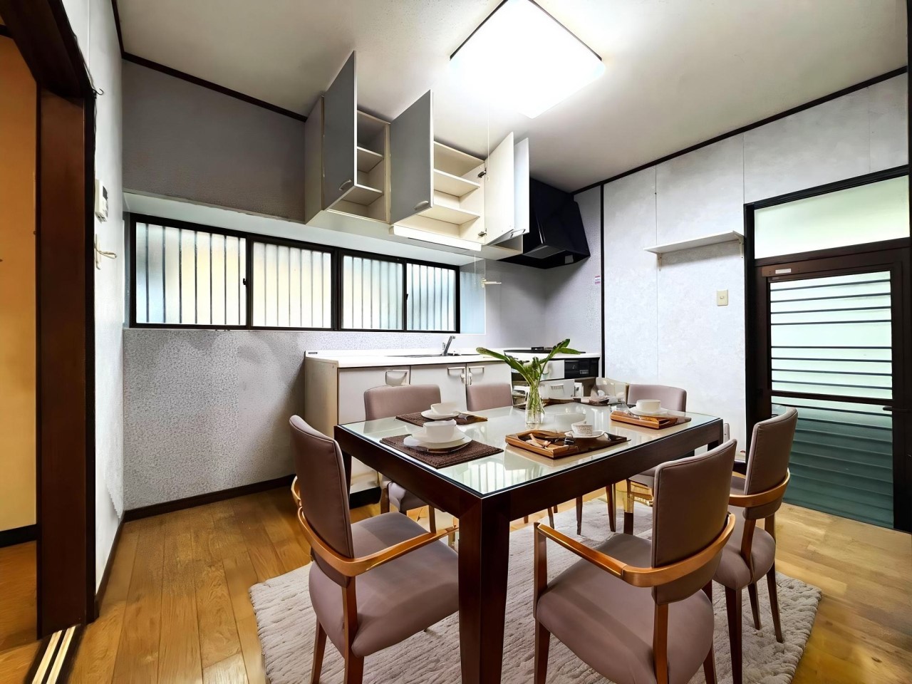 ※写真は一部CG加工されています。現況写真に家具を合成しております。※実際には家具付きではありません。※家具は価格に含まれません。