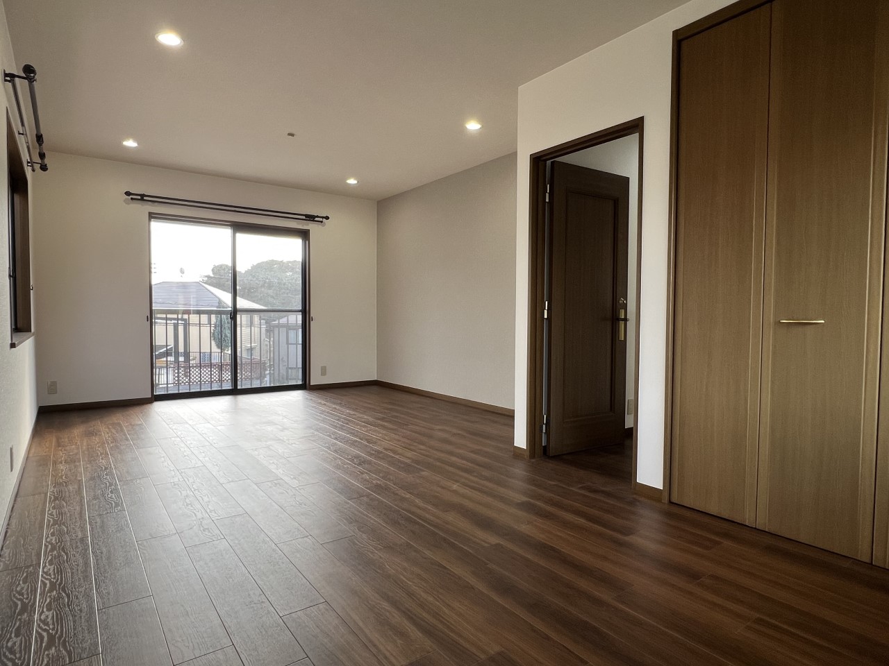 ※リフォーム済（2026年1月撮影）バルコニーに面しているのでお洗濯物を干す際に便利です♪