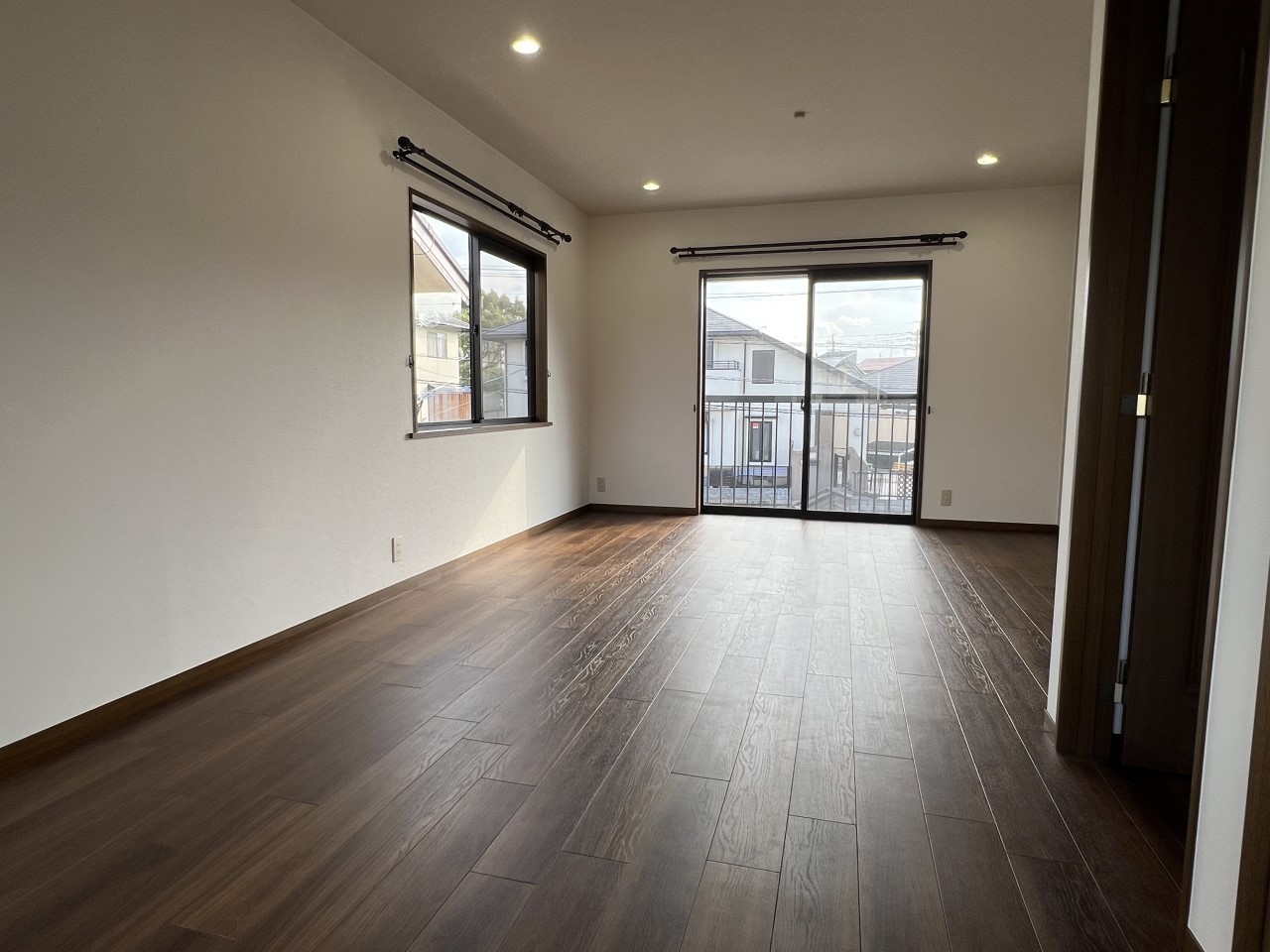 ※リフォーム済（2026年1月撮影）2Fの12.5帖の洋室♪ベッドや家具を置いても余裕があります♪