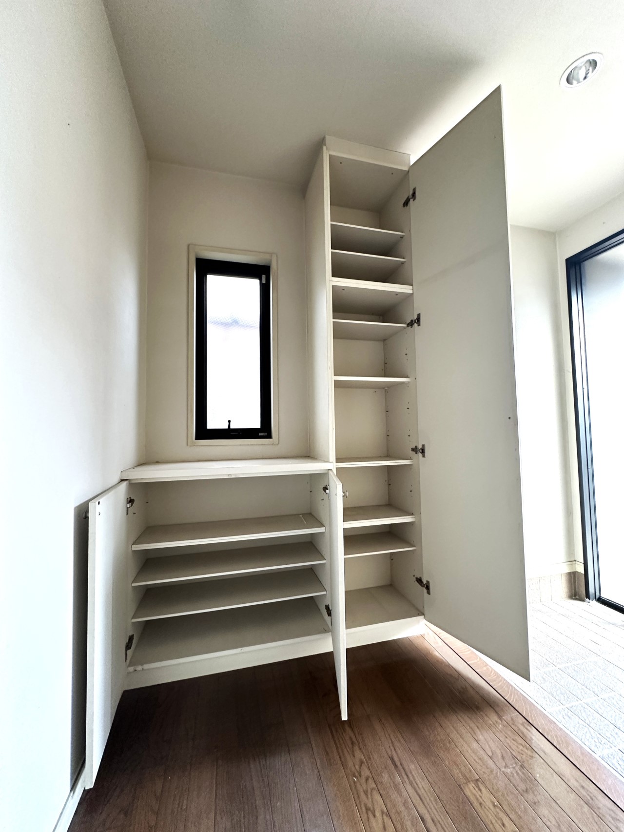 【下駄箱】※リフォーム前の写真です。（2026年2月）