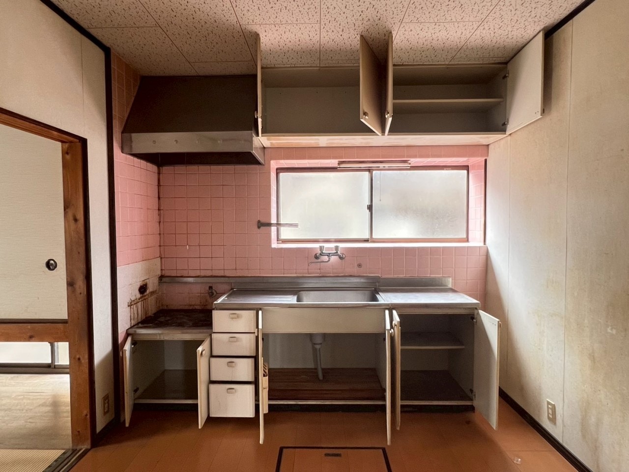 【キッチン】※リフォーム前の写真です。（2026年2月撮影）