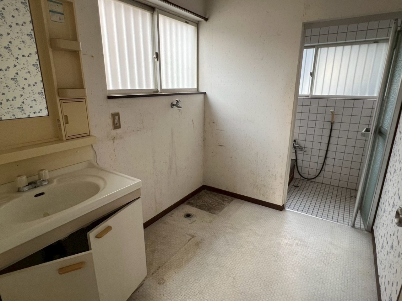 【洗面脱衣室】※リフォーム前の写真です。（2026年1月撮影）