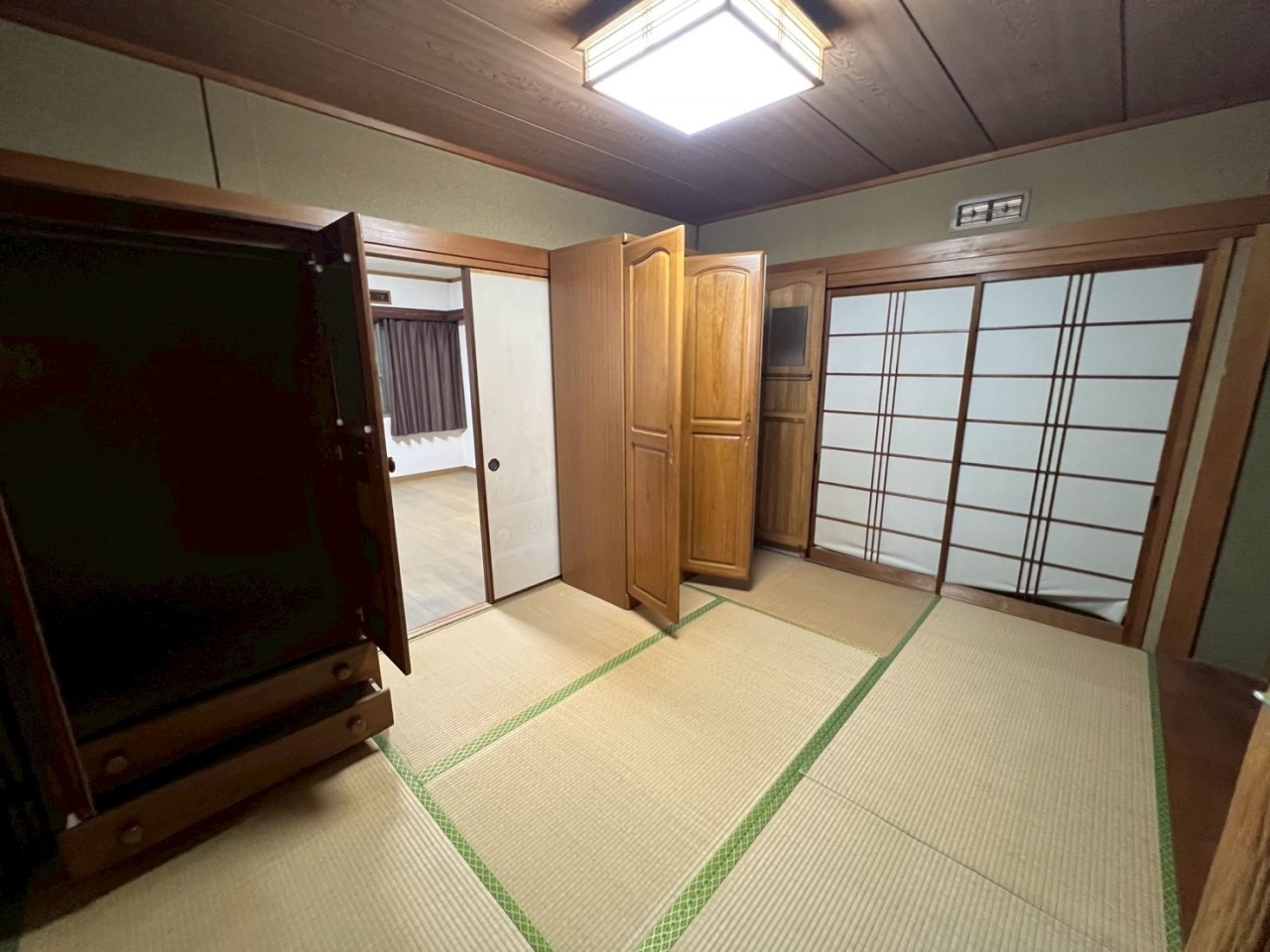 【１F和室】１Fの洋室と続き間になっています♪玄関ホールからも出入りできるので客間にもなります♪（２０２６年２月撮影）