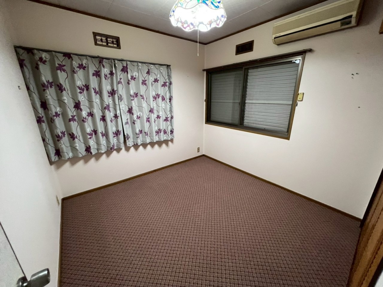 【２F洋室】2面採光で換気もしやすく採光もたっぷりとれます♪（２０２６年２月撮影）