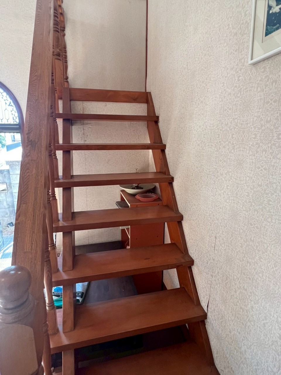 【階段】※リフォーム前の写真です（2026年1月撮影）