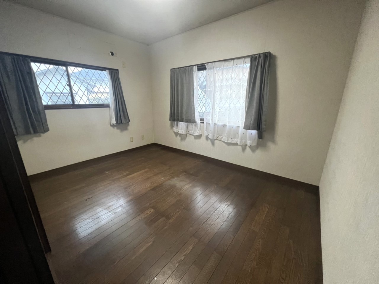 【2F6帖洋室】※リフォーム前の写真です（2026年3月撮影）