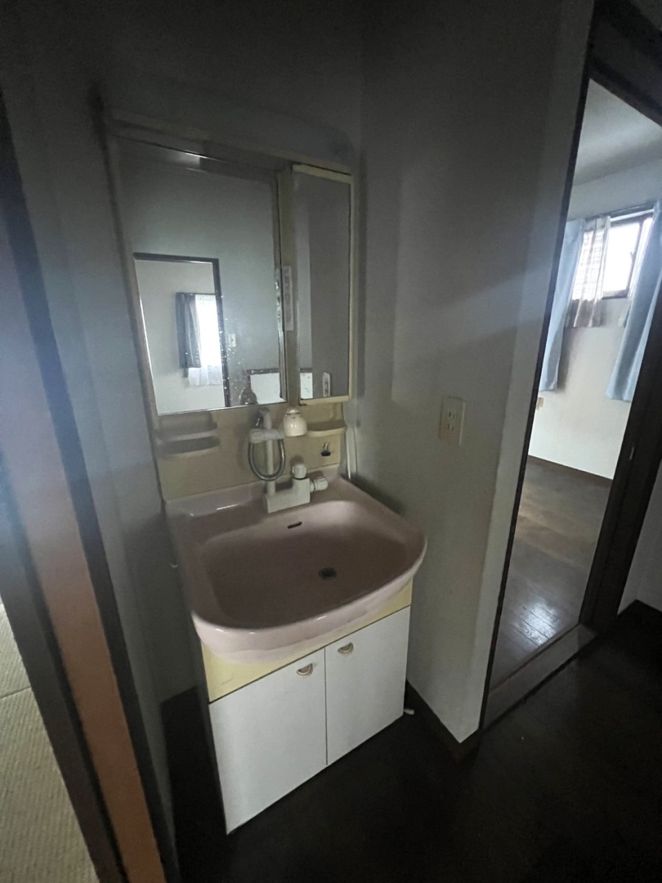 【洗面脱衣室】※リフォーム前の写真です（2026年3月撮影）