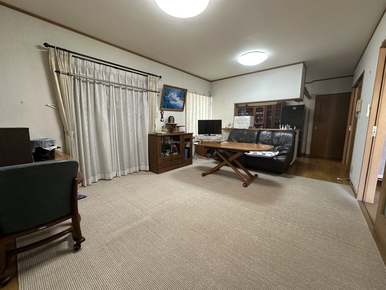 【リビング】※現況販売となります。※残置物は撤去いたします。（２０２６年３月撮影）