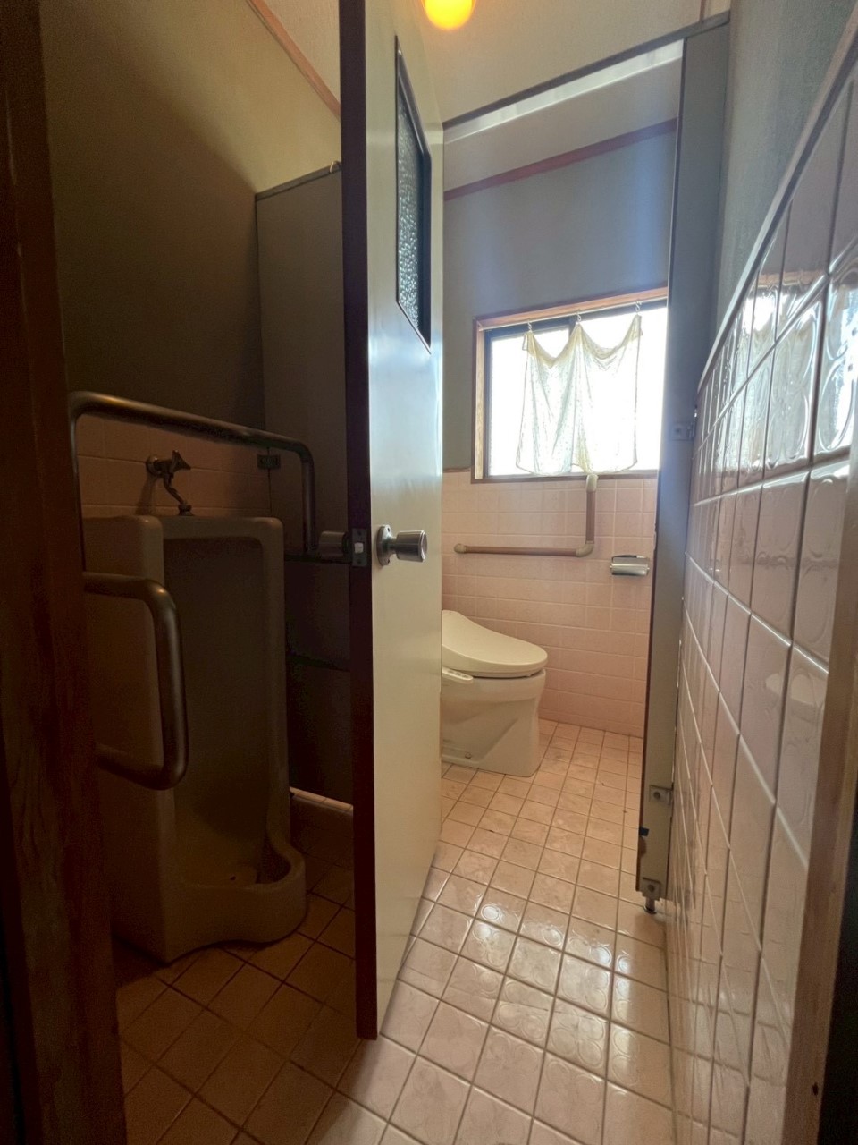 【トイレ】※現況販売となります。（2026.4月撮影）小便器・大便器と2つのトイレがあります♪