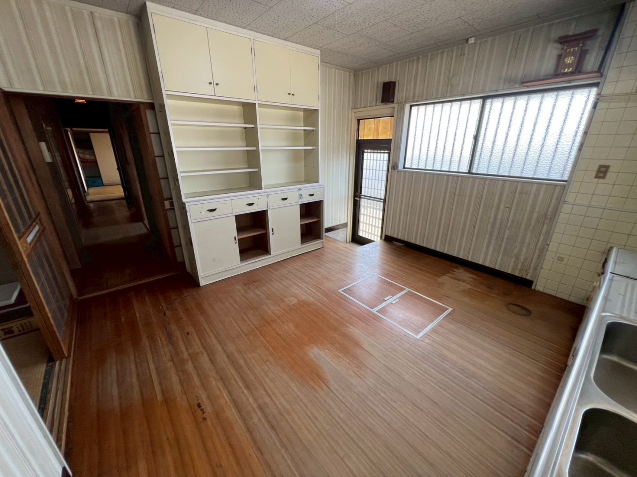 【LDK】※現況販売となります。（2026.4月撮影）7.8帖のLDK♪勝手口付きなのでゴミ捨ての際も便利です♪