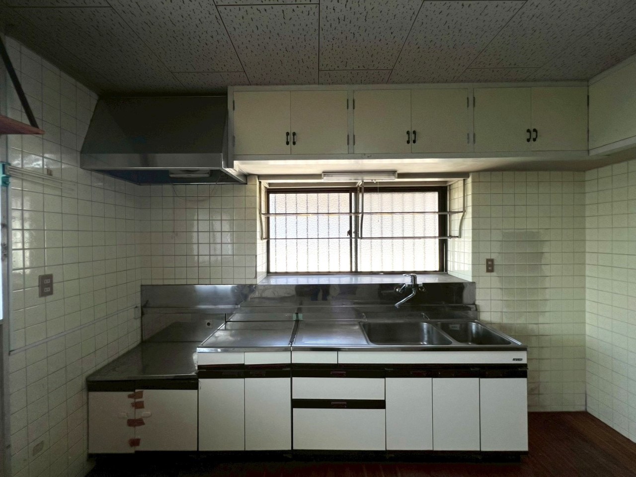 【キッチン】※現況販売となります。（2026.4月撮影）収納たっぷり♪使い勝手の良いキッチン♪