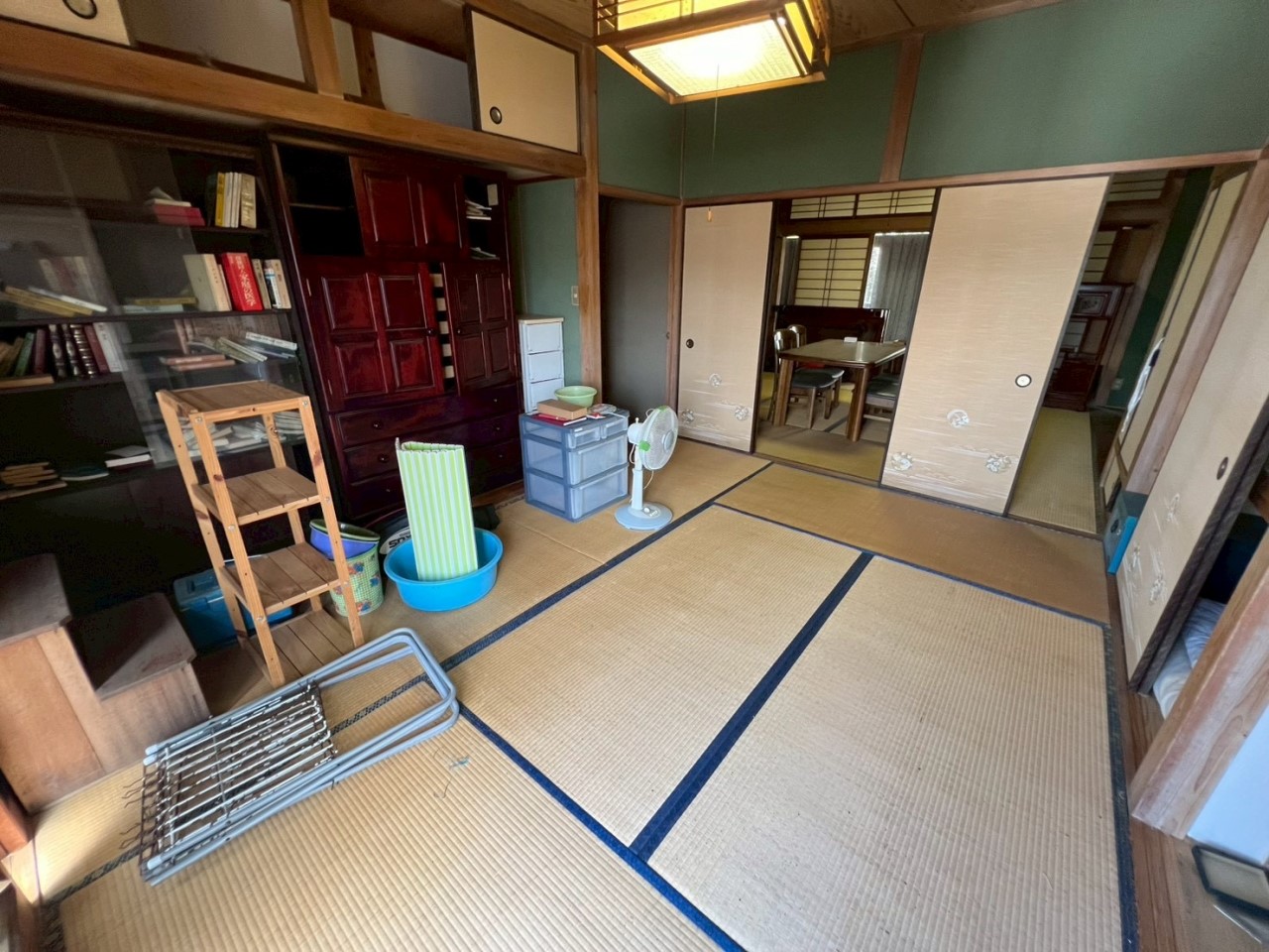 【和室6帖】※現況販売となります。（2026.4月撮影）続き間なので、襖をあけて開放的に使えます♪