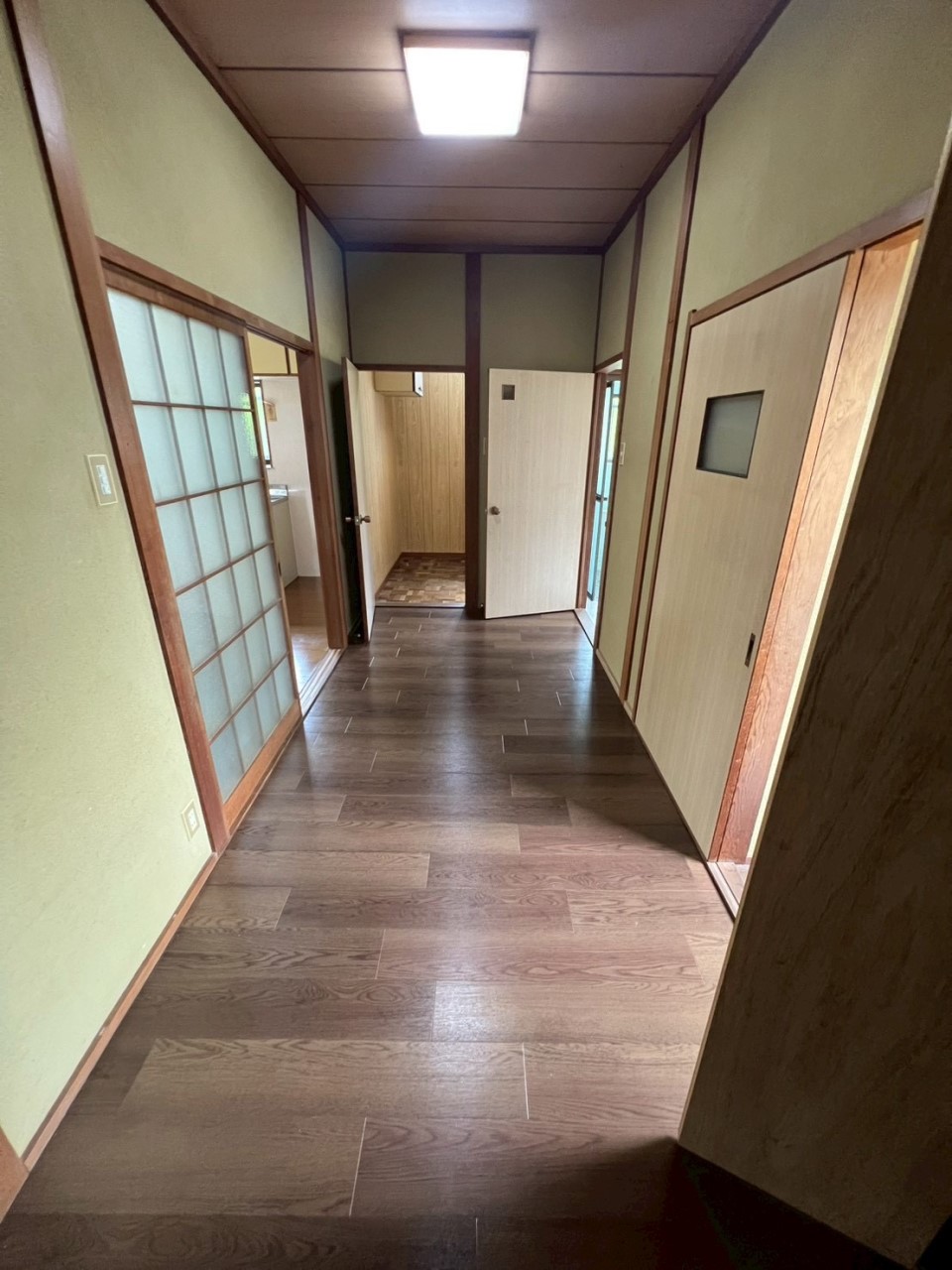 【廊下】※リフォーム前の写真です（2026年5月撮影）